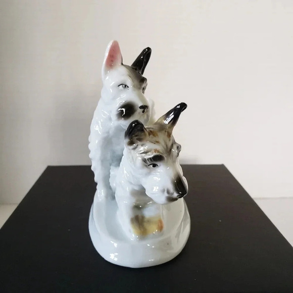 Vintage German  Glazed Ceramic Pair of Scottie Dogs. - Picture 6 of 8